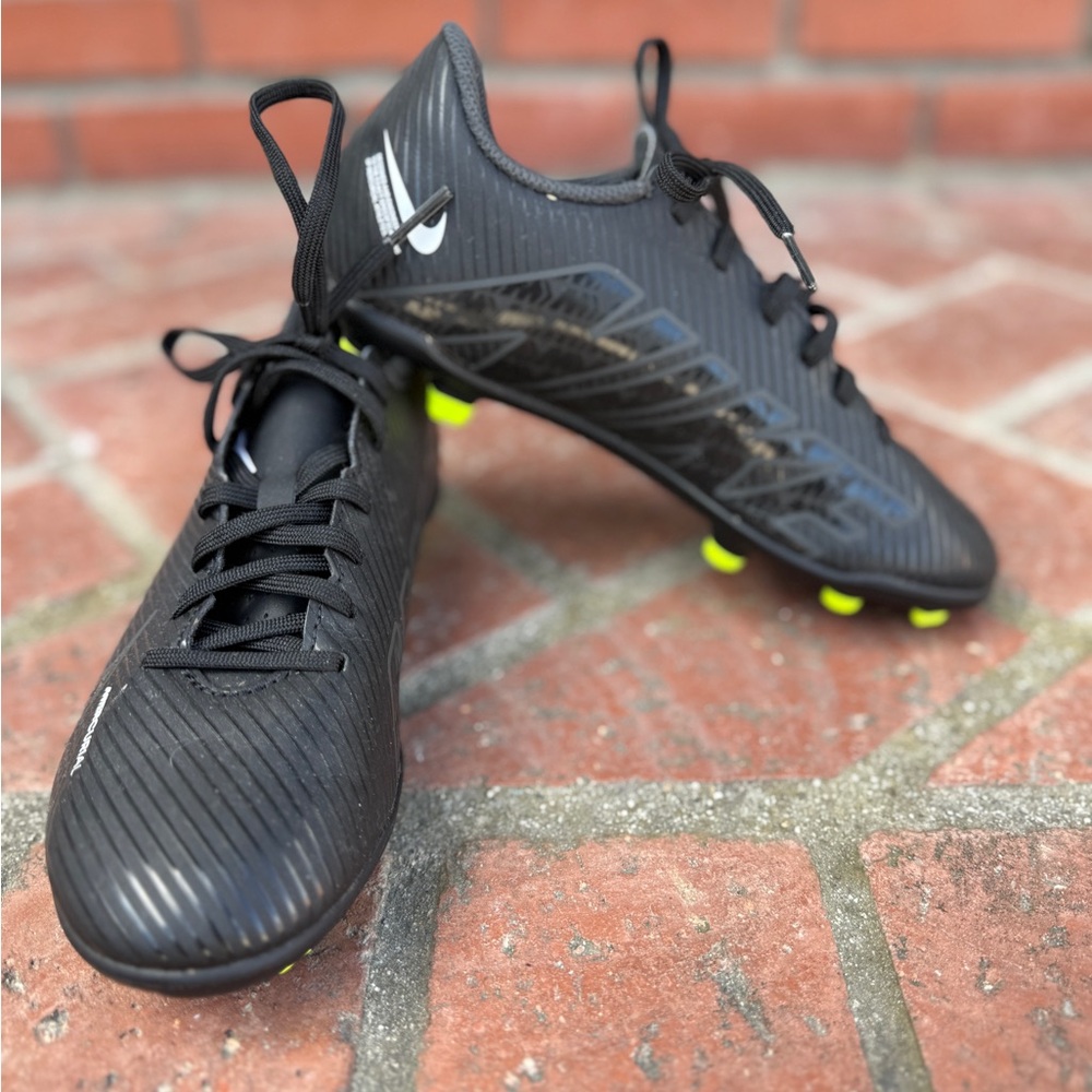Nike Black Soccer Cleats Boys Size 3Y